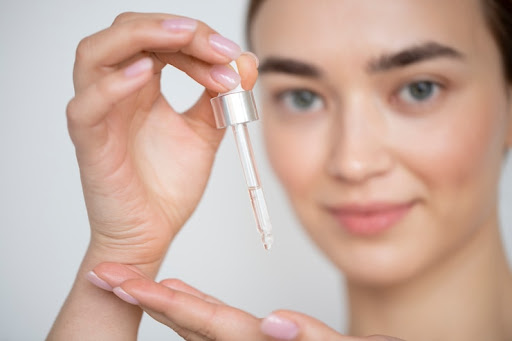 Is Niacinamide Face Serum Worth The Hype?<br />
