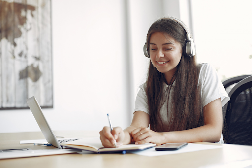 Unlocking Your Healthcare Career: How Online Medical Assistant Classes with Financial Aid Make it Possible